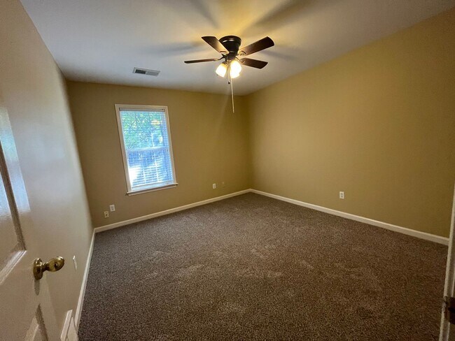 Building Photo - 9150 Hervay Cove