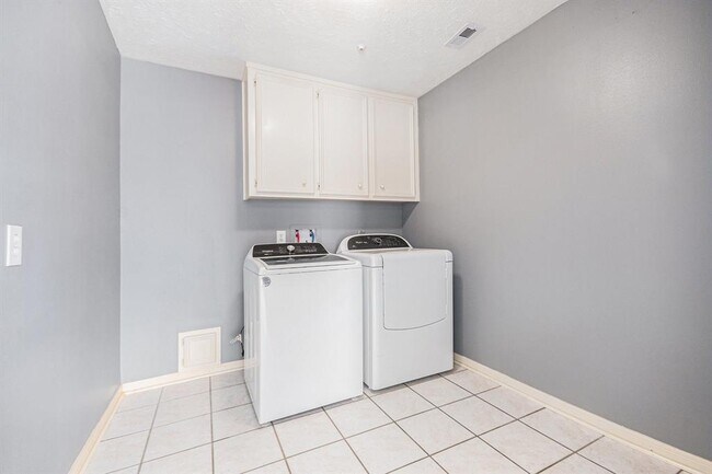 Building Photo - 4105 Pebble Beach Dr