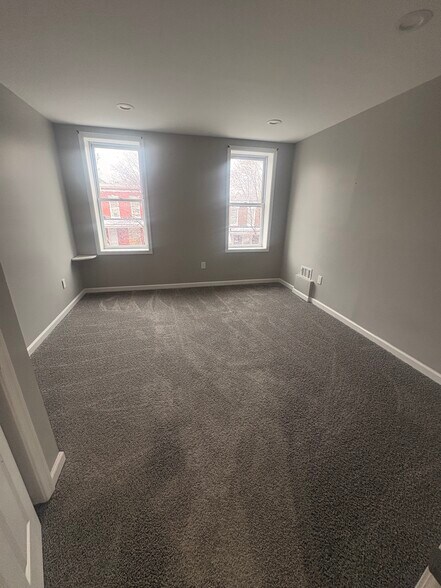 Building Photo - 619 E 29th St