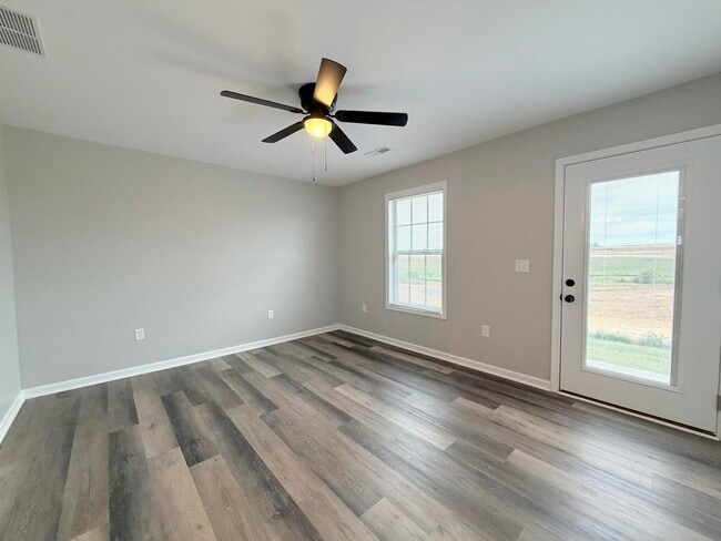 Building Photo - 7020 Caravan Dr