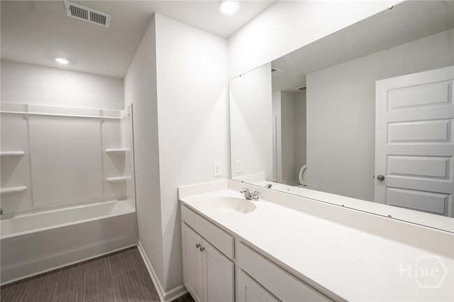 Building Photo - 255 Lillian St