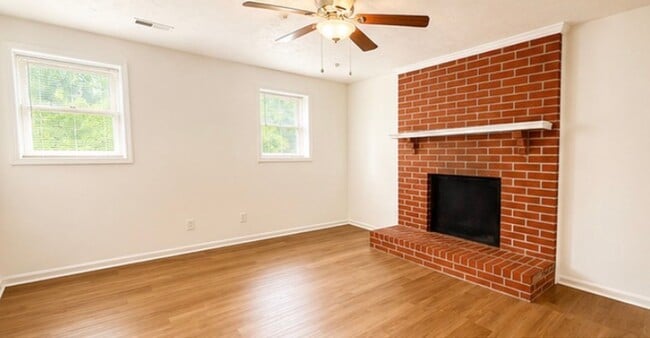 Building Photo - 451 Woodview Dr