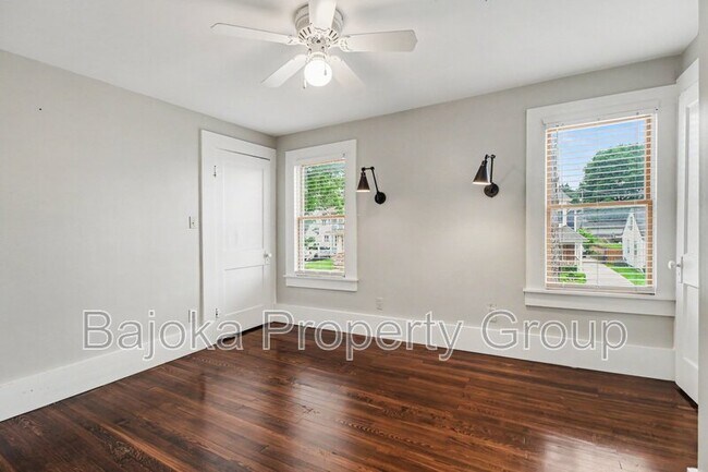 Building Photo - 127 Drace St