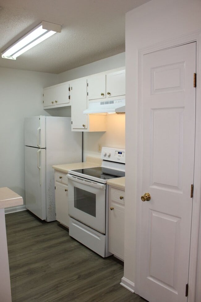 Building Photo - Charming Duplex in Havelock