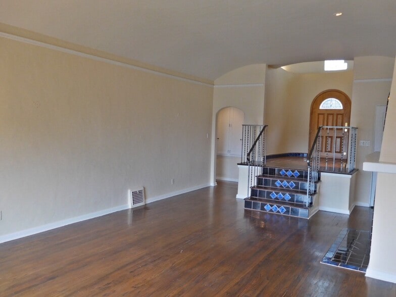 Building Photo - 1621 Silverwood Ter