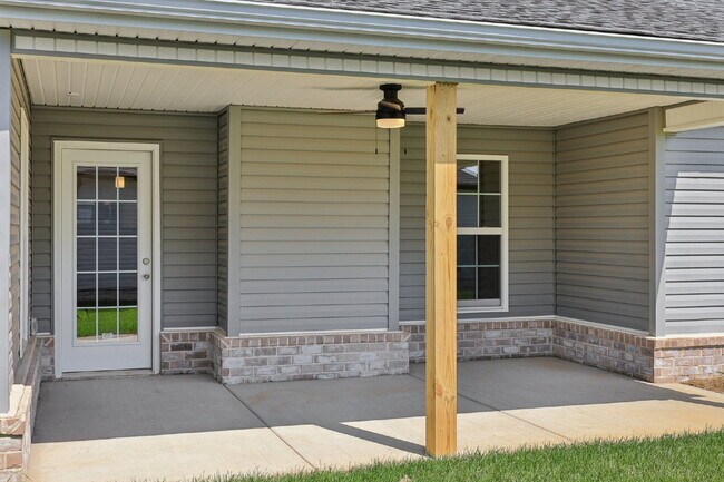 Building Photo - 383 Kingland Ln