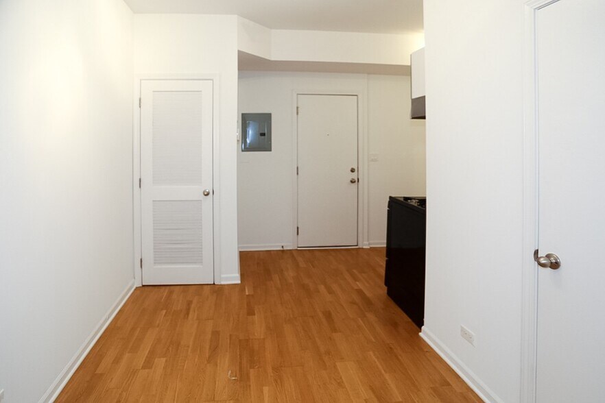 Building Photo - 5054 N Winthrop Ave