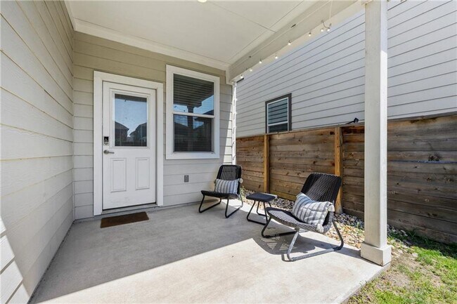 Building Photo - Newly Constructed, 4 BR / 3 BA Home - 2 Car Garage - Pool - Close to Mueller