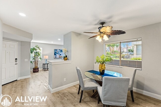 Building Photo - Beautifully Updated 2 Bed/2 Bath in Guard-...