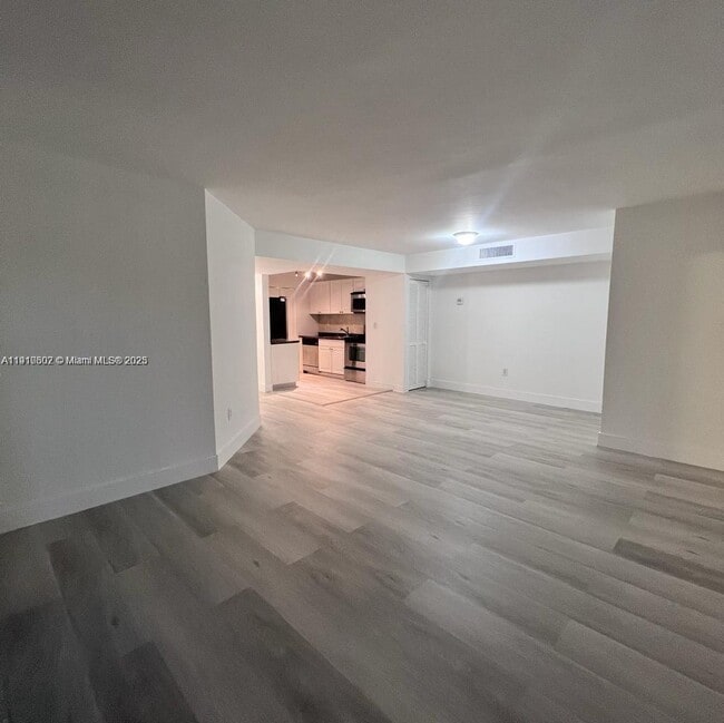 Primary Photo - 933 NE 199th St