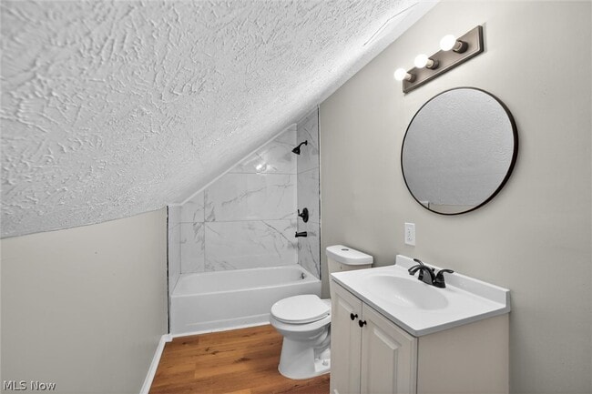 Building Photo - 303 S Green Rd