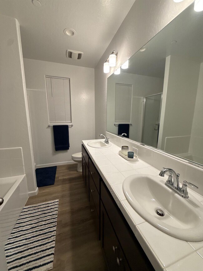 Building Photo - 761 S Kandarian Ave