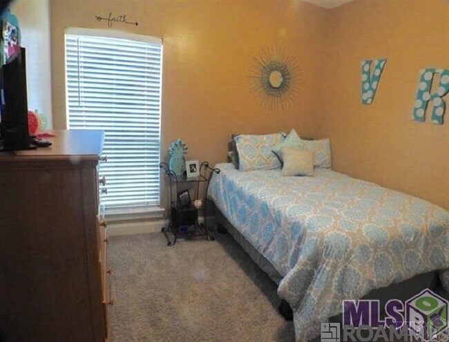 Building Photo - 15070 Coldwater Dr