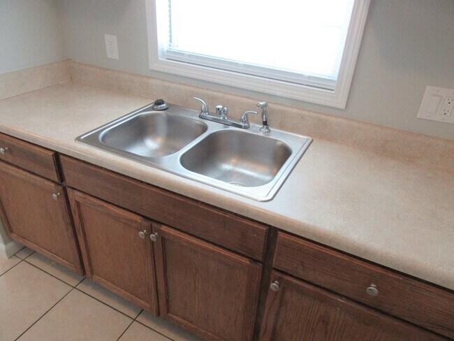 Building Photo - 6427 Sunset Ave