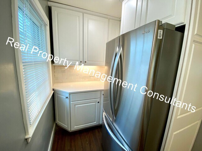 Building Photo - Adorable & Completely Remodeled 2 bedroom - Live Security Deposit Free with Obligo