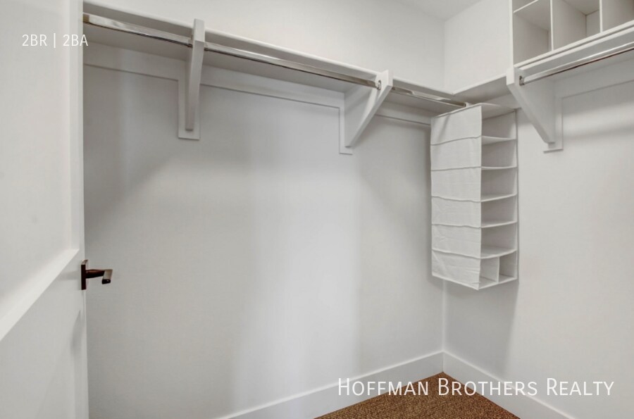 Building Photo - 1168 S Barrington Ave