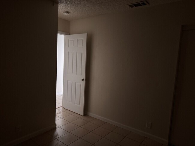 Building Photo - 13584 Yakima Rd