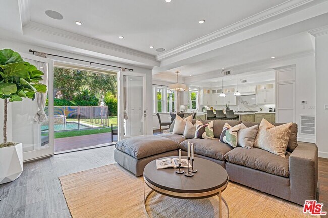 Building Photo - 14917 Valley Vista Blvd