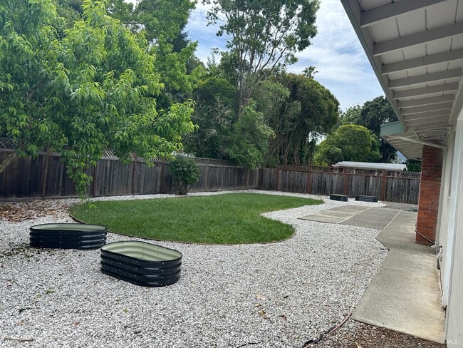 Building Photo - 52 Baca Vista