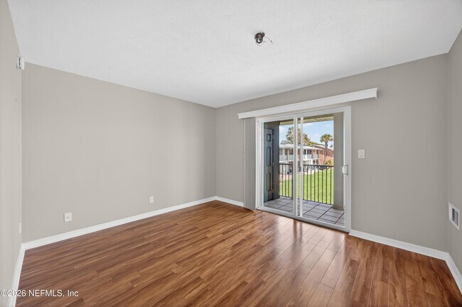 Building Photo - 83 Comares Ave