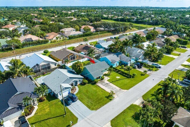 Building Photo - 6085 Robinson St