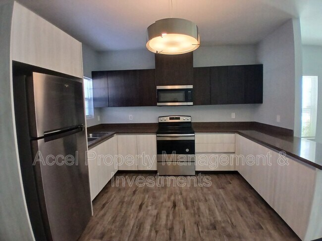 Building Photo - 1805 Cari Nicole Ave