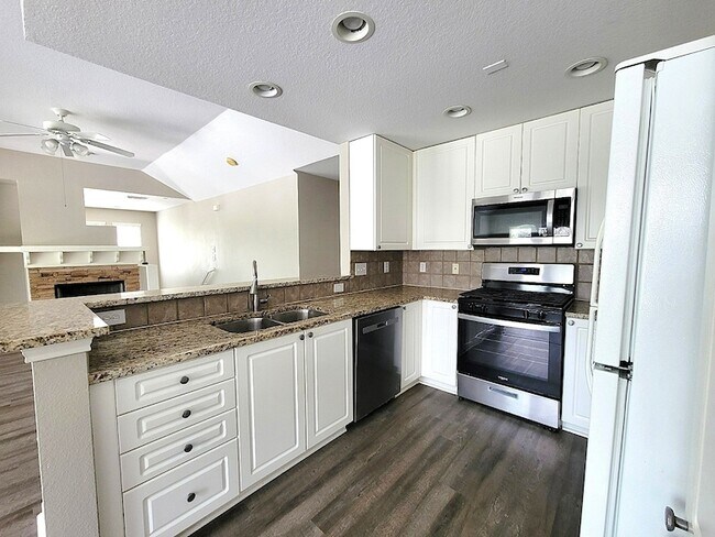Building Photo - 77 Woodlily Pl