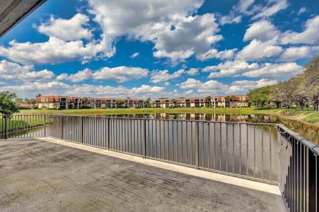 Building Photo - 5390 Woodland Lakes Dr