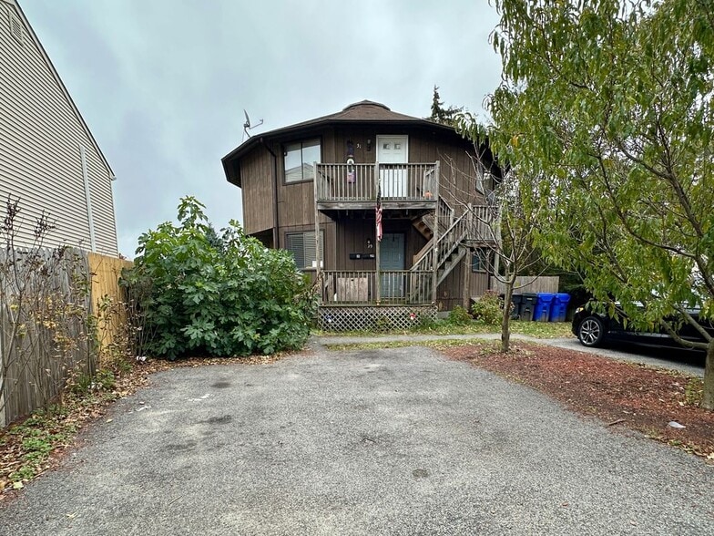 Primary Photo - 29 Irving Ave