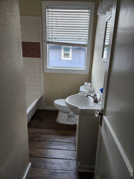 Building Photo - 731 Ave A SW