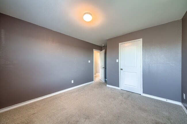 Building Photo - THIS STUNNING RENTAL HAS IT ALL!