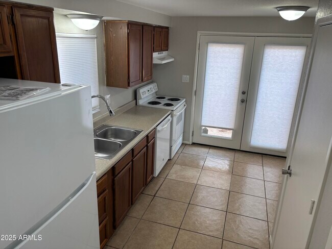 Building Photo - 148 S 54th St