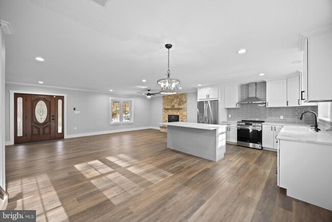 Building Photo - 1322 W King Rd