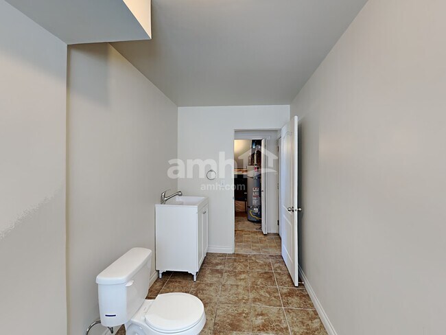 Building Photo - 261 Walton Dr