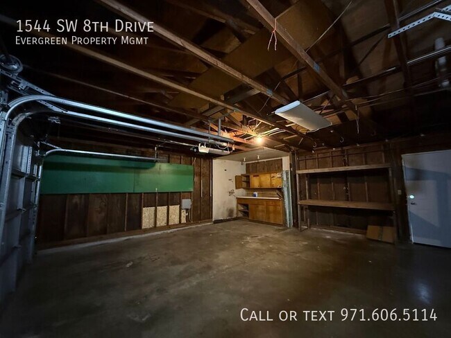 Building Photo - 1544 SW 8th Dr