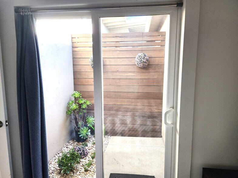 Building Photo - 2231 Boundary St