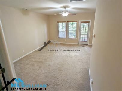 Building Photo - 100 Stratford Lakes Dr