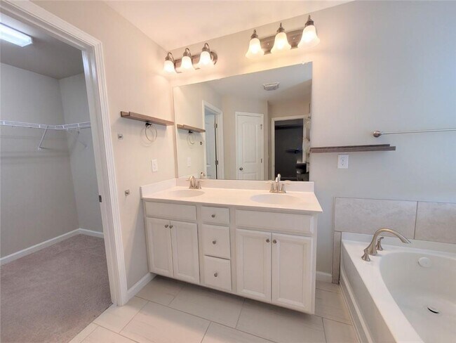 Building Photo - 881 Sunset Park Dr