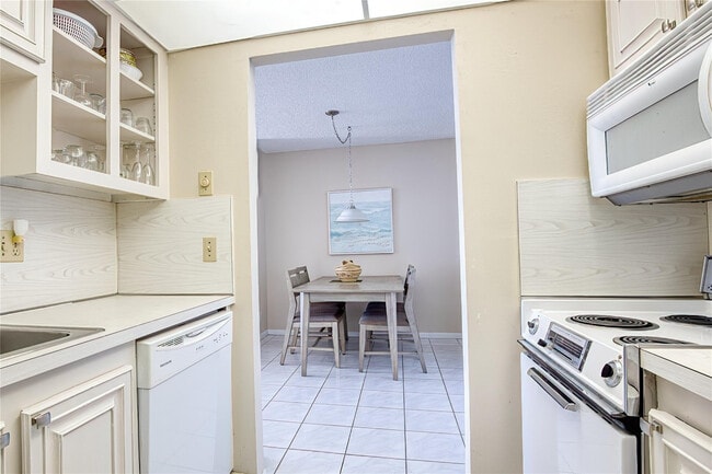 Building Photo - 111 Briny Ave