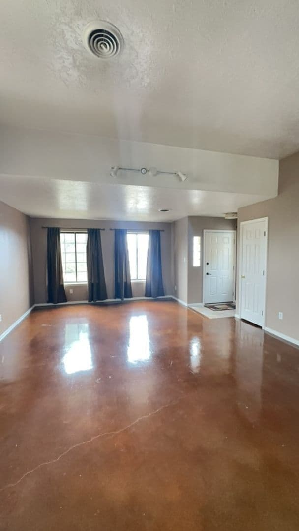 Building Photo - Beautiful 3 Bedroom Home 87402
