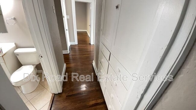 Building Photo - 1303 Kumler Ave