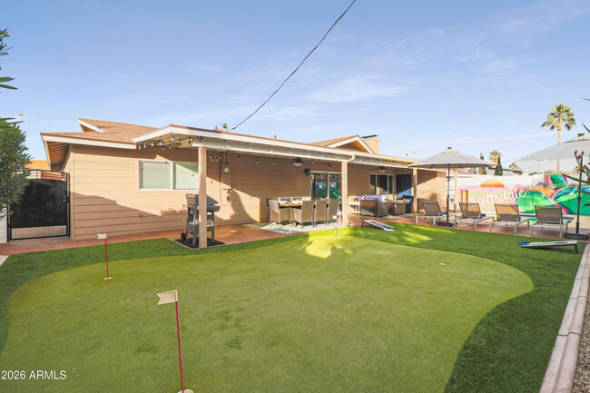 Building Photo - 8501 E Jackrabbit Rd