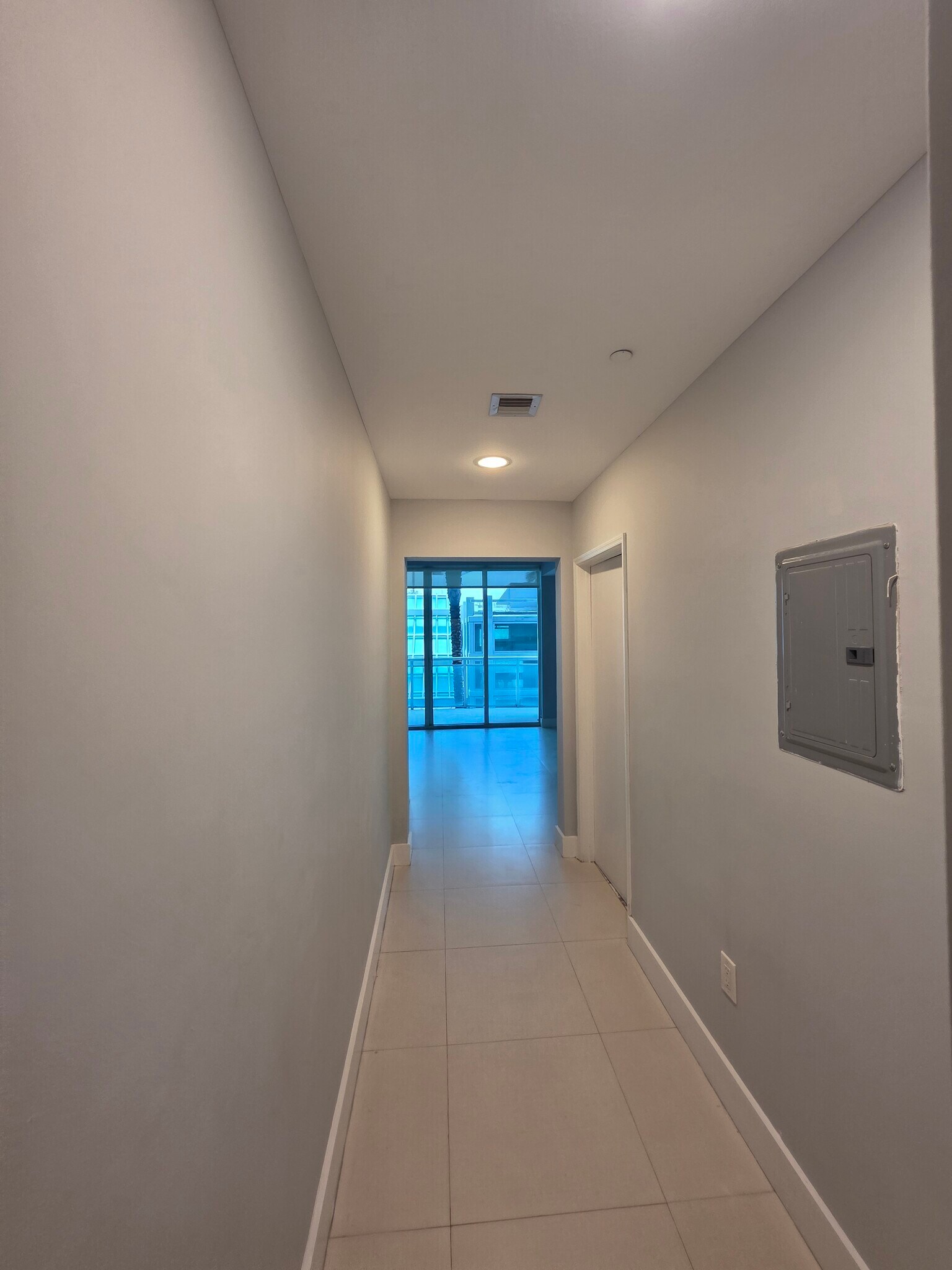 Building Photo - 950 Brickell Bay Dr