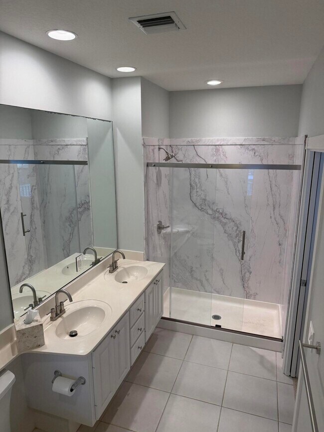 Building Photo - 223 Soriano Dr