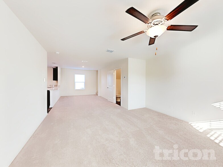 Building Photo - 12014 Latour Vly
