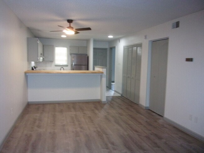 Building Photo - Fully Renovated 2 Bedroom 2 Bath Condo in Eagles Landing