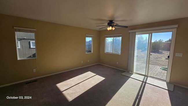 Building Photo - Spacious Two Story Townhome on Golf Course