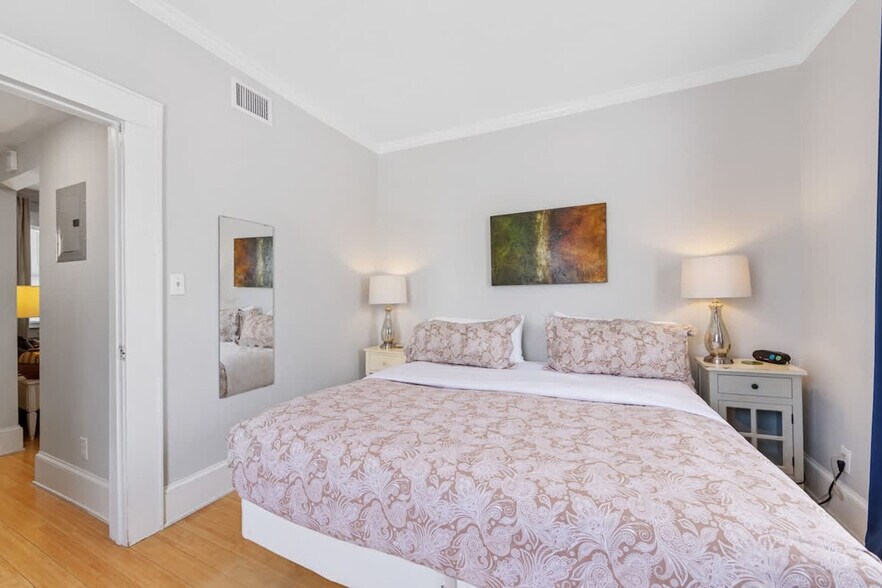 Building Photo - 2101 Kirkwood Ave