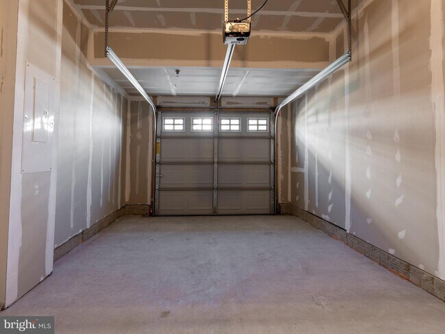 Building Photo - 14965 River Walk Way