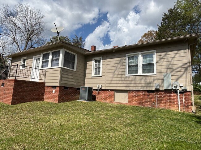 Building Photo - 3 BED, 2 BATH HOME LOCATED IN RAMSEUR